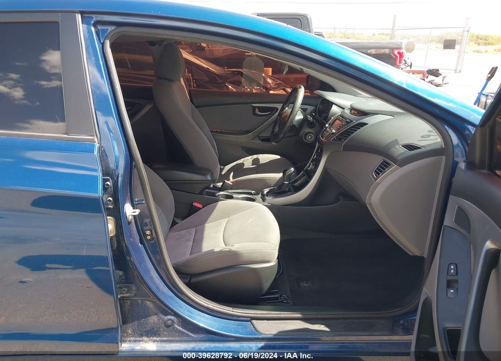 2014 HYUNDAI ELANTRA SE VIN: KMHDH4AE4EU081611