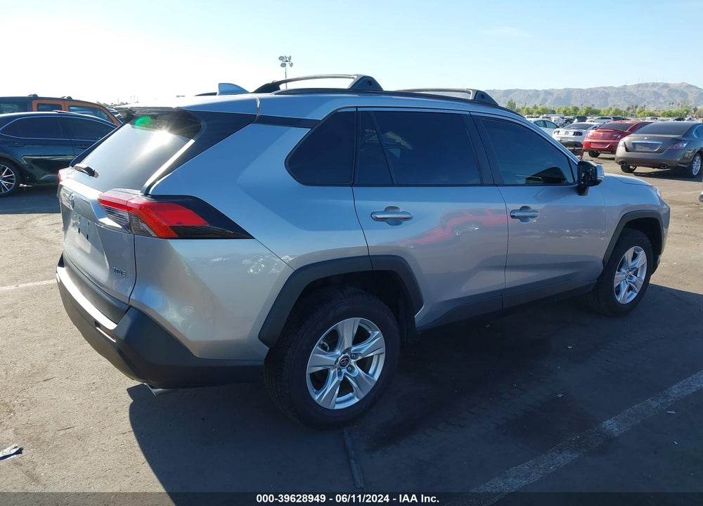 2021 TOYOTA RAV4 XLE VIN: 2T3W1RFV2MC128015