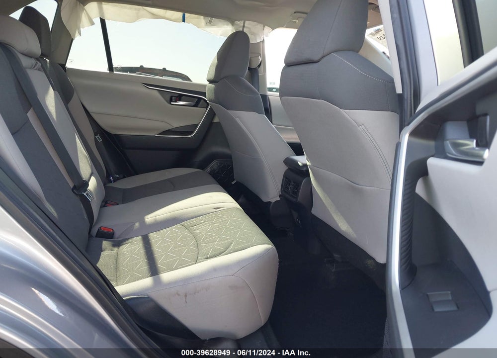 2021 TOYOTA RAV4 XLE VIN: 2T3W1RFV2MC128015