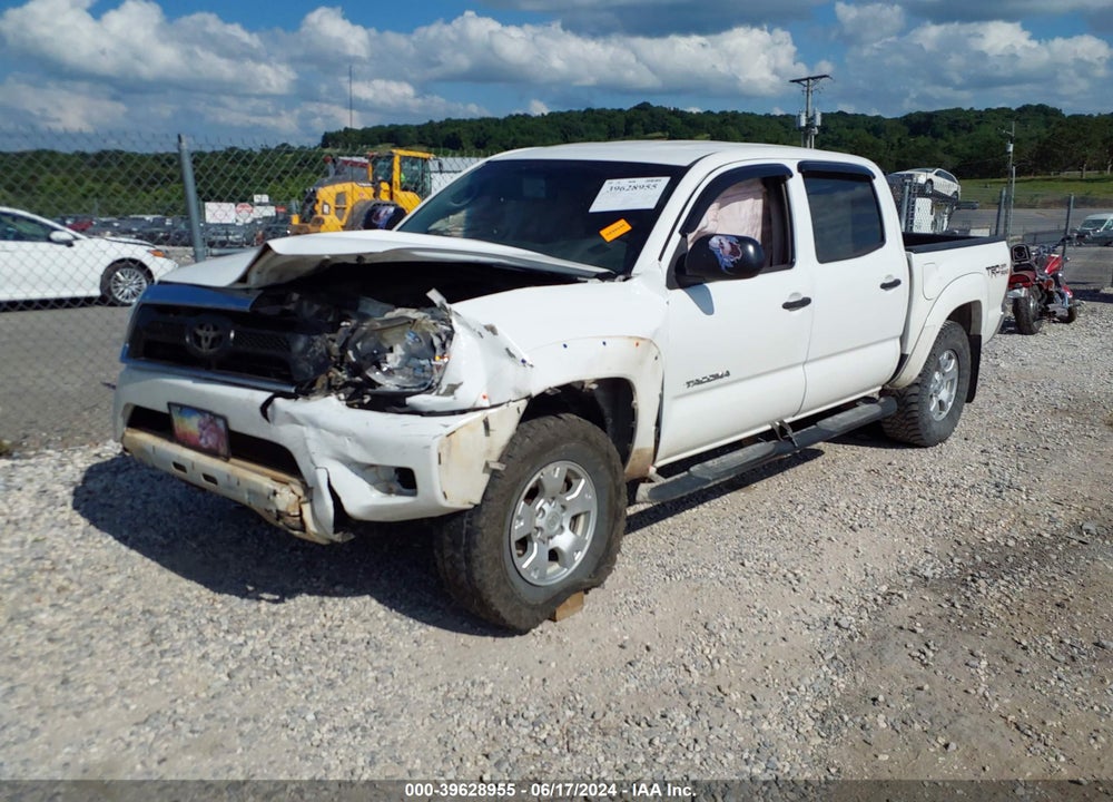 2015 TOYOTA TACOMA BASE V6 VIN: 5TFLU4EN1FX148039