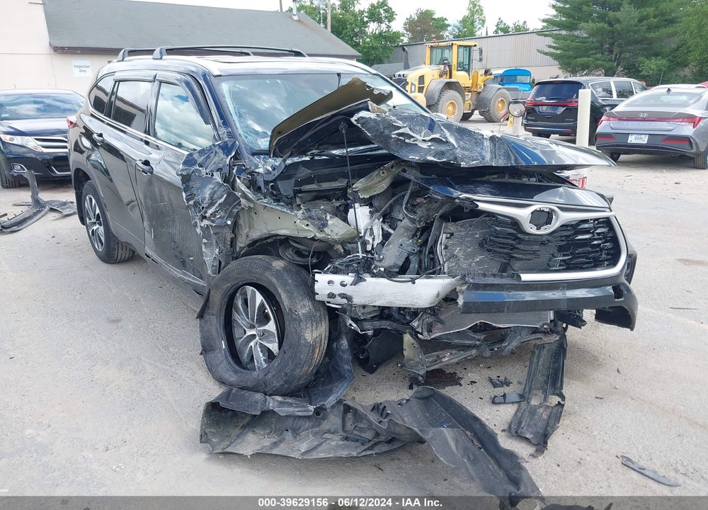 2021 TOYOTA HIGHLANDER XLE VIN: 5TDHZRBH1MS157233