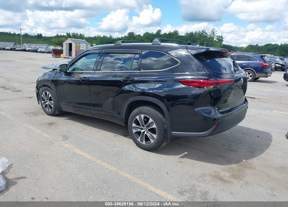 2021 TOYOTA HIGHLANDER XLE VIN: 5TDHZRBH1MS157233