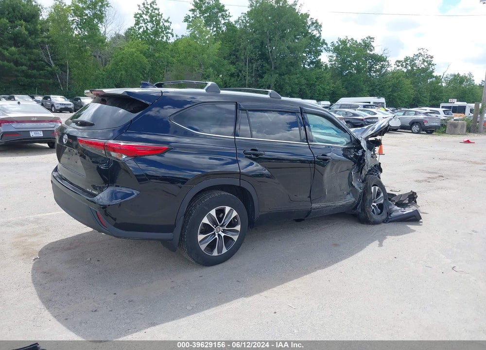 2021 TOYOTA HIGHLANDER XLE VIN: 5TDHZRBH1MS157233