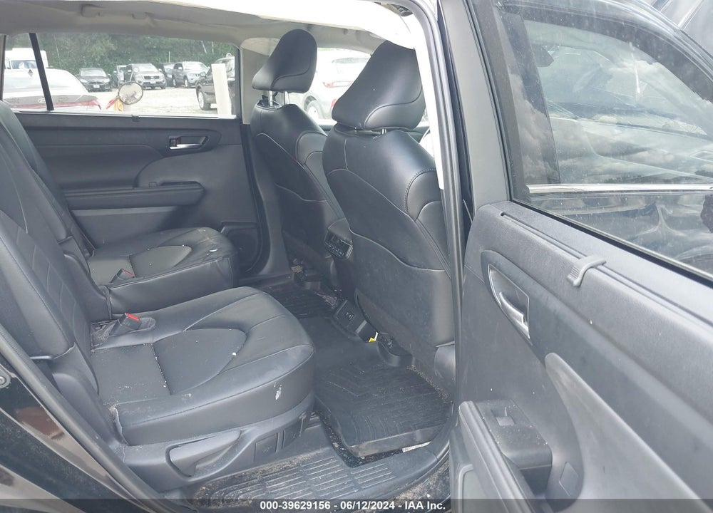 2021 TOYOTA HIGHLANDER XLE VIN: 5TDHZRBH1MS157233