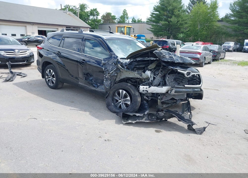 2021 TOYOTA HIGHLANDER XLE VIN: 5TDHZRBH1MS157233