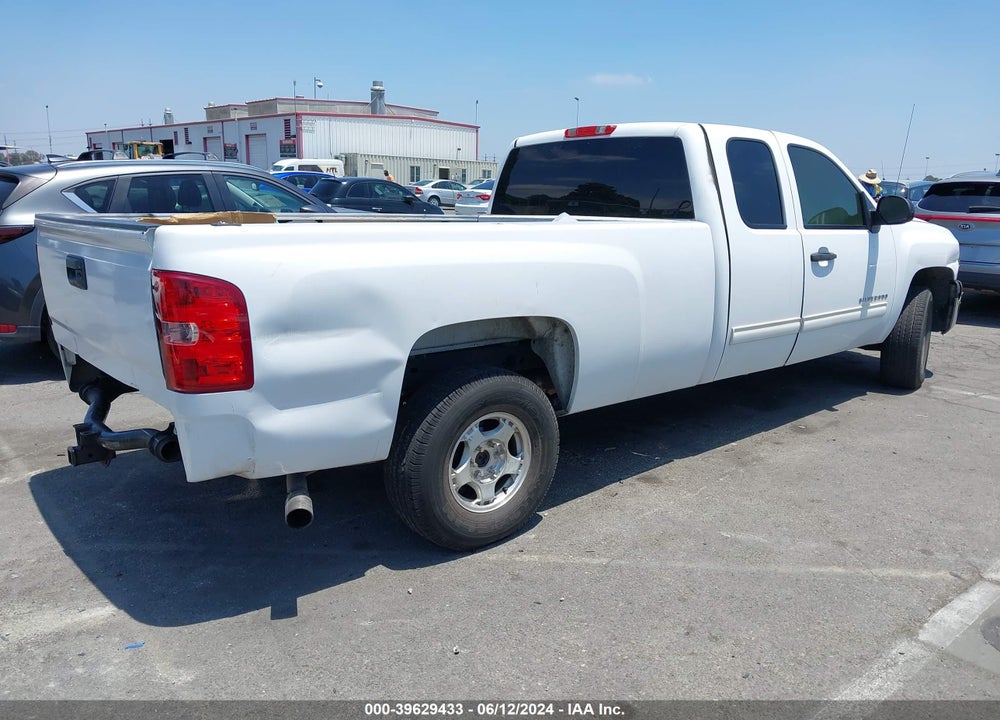 2011 CHEVROLET SILVERADO 1500 LT VIN: 1GCRCSE01BZ406600
