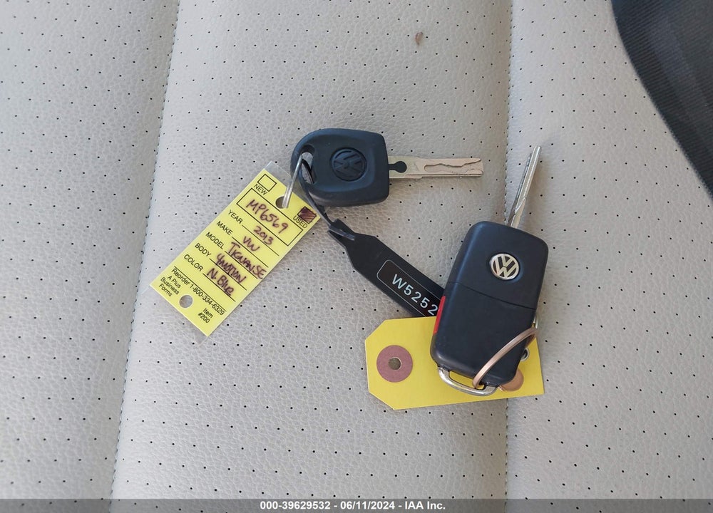 2013 VOLKSWAGEN TIGUAN SE VIN: WVGBV7AX2DW525221