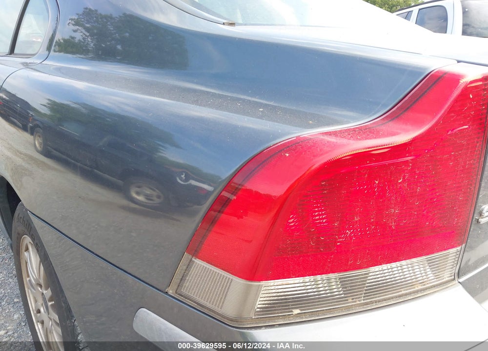 2004 VOLVO S60 VIN: YV1RS64A842380183