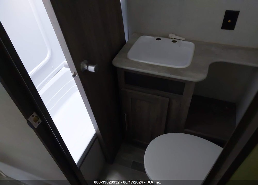 2022 CROSSROADS ZINGER TRAVEL TRAILERS VIN: 4YDTZRN28NS370171