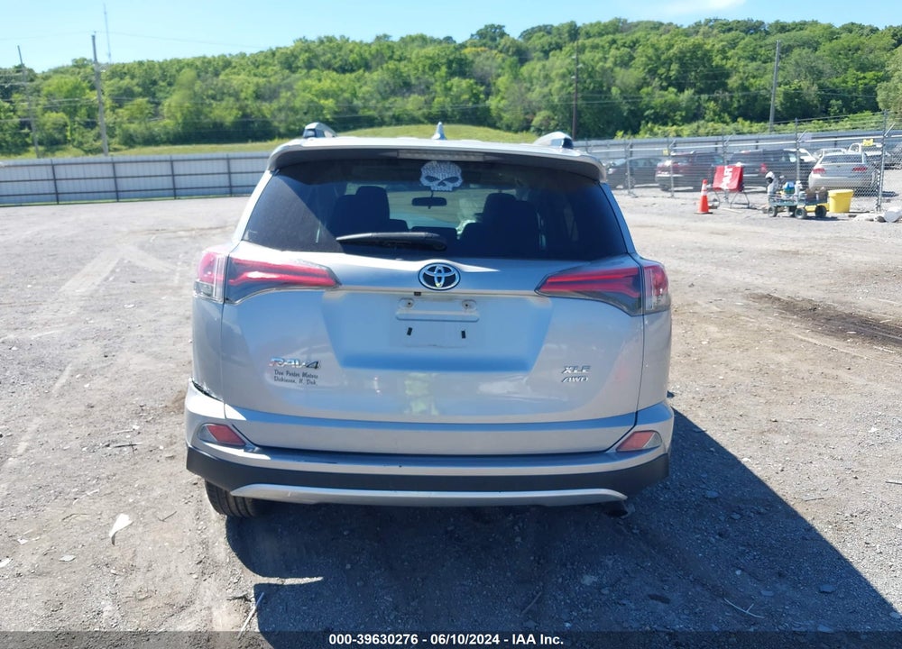 2016 TOYOTA RAV4 XLE VIN: 2T3RFREV2GW463262