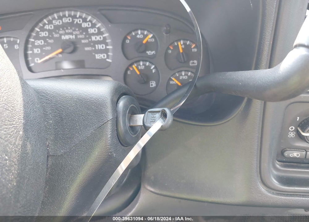2005 CHEVROLET SILVERADO 1500 WORK TRUCK VIN: 1GCEC14V45Z352252