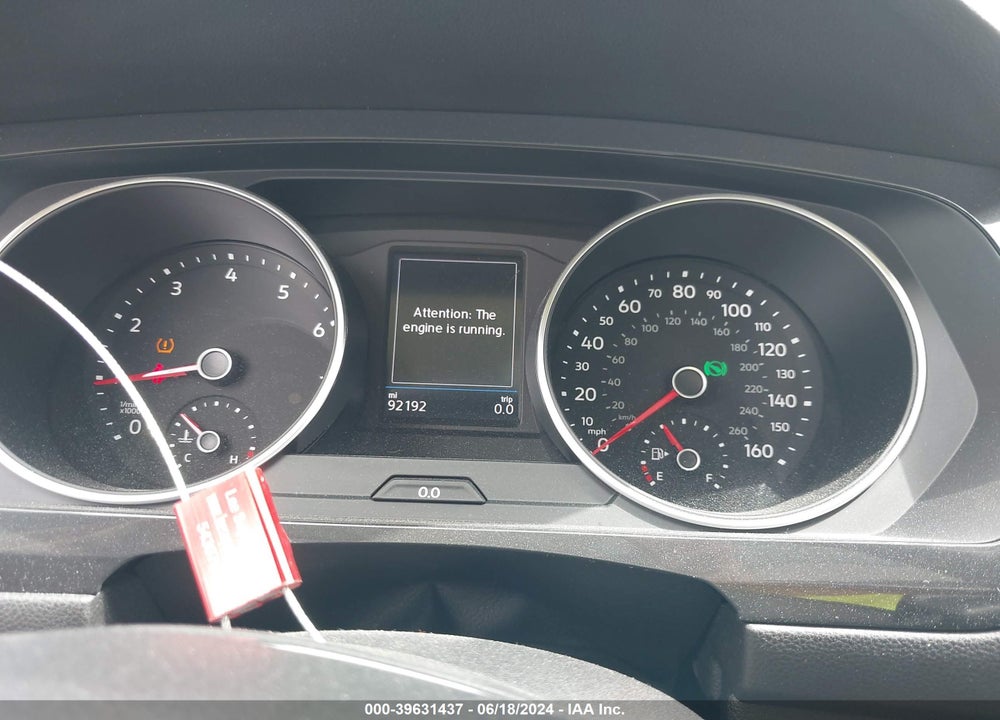 2018 VOLKSWAGEN TIGUAN VIN: 3VV3B7AX0JM083165