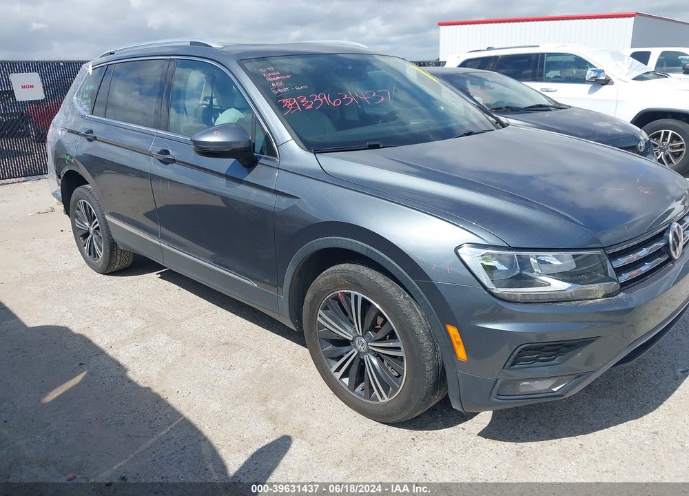 2018 VOLKSWAGEN TIGUAN VIN: 3VV3B7AX0JM083165