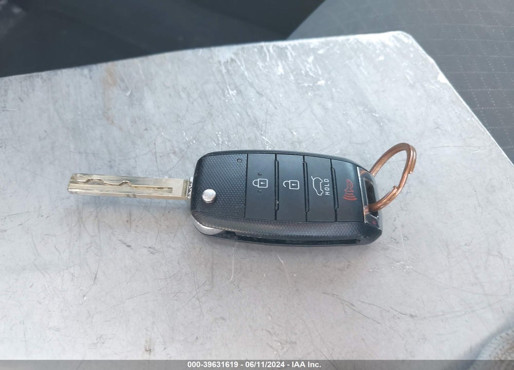2019 KIA SORENTO 2.4L L VIN: 5XYPG4A32KG610568