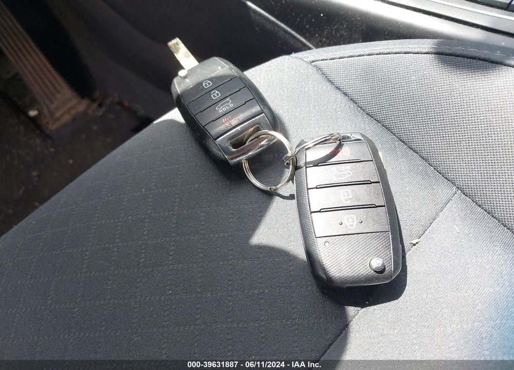 2019 KIA SORENTO 2.4L LX VIN: 5XYPG4A33KG509698