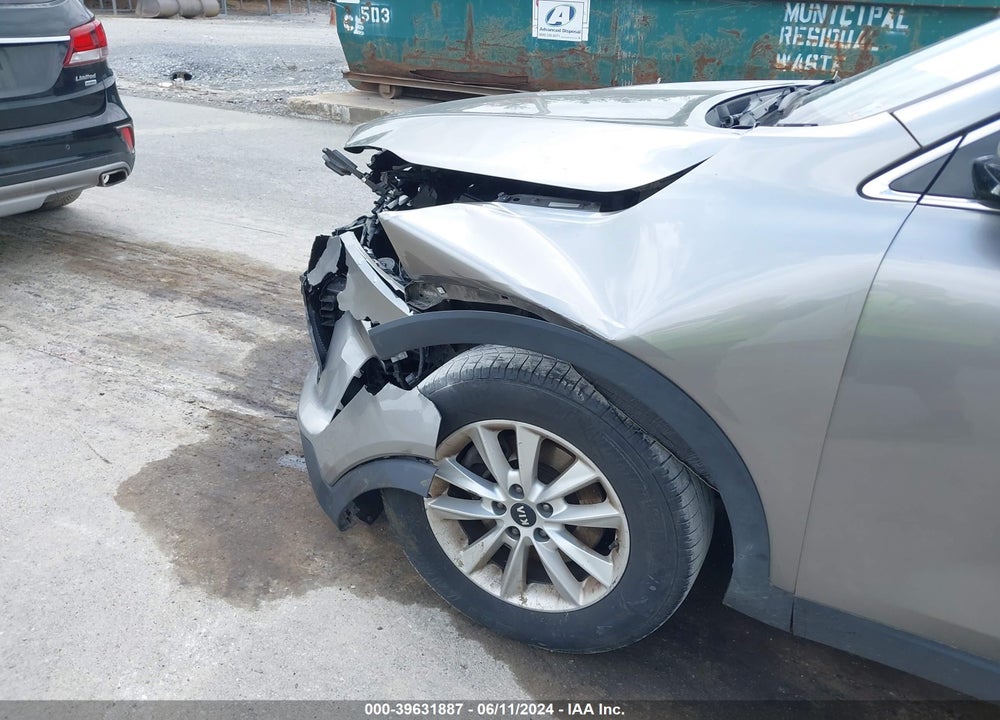 2019 KIA SORENTO 2.4L LX VIN: 5XYPG4A33KG509698