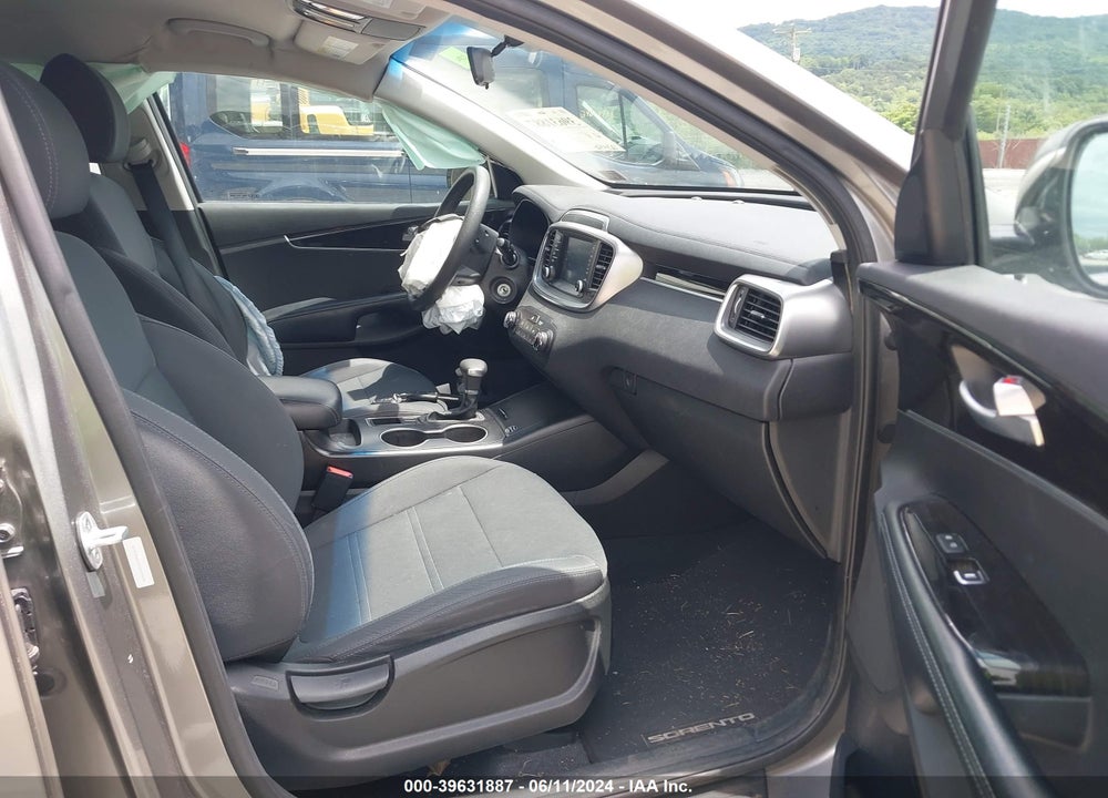 2019 KIA SORENTO 2.4L LX VIN: 5XYPG4A33KG509698