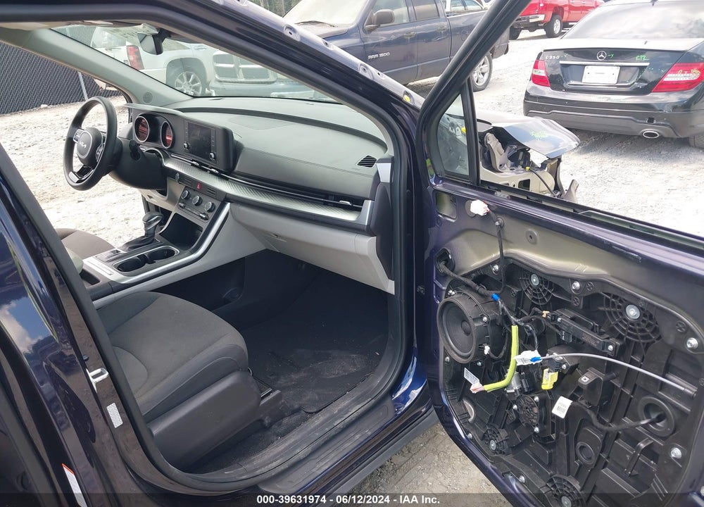 2022 KIA CARNIVAL MPV LX VIN: KNDNB4H30N6189307