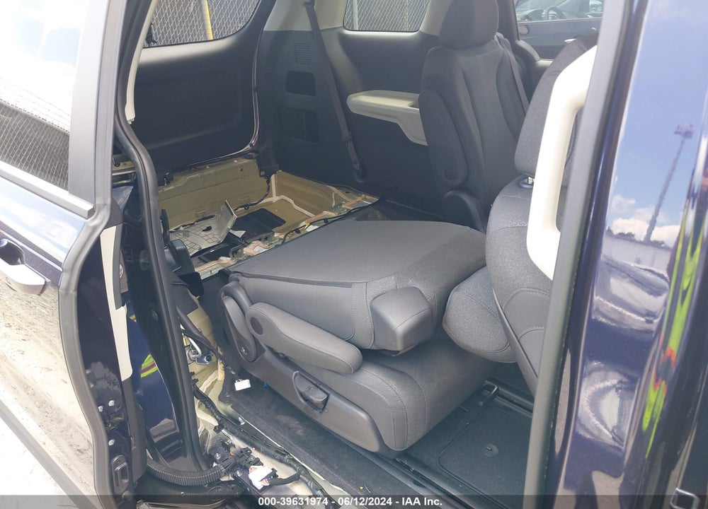 2022 KIA CARNIVAL MPV LX VIN: KNDNB4H30N6189307