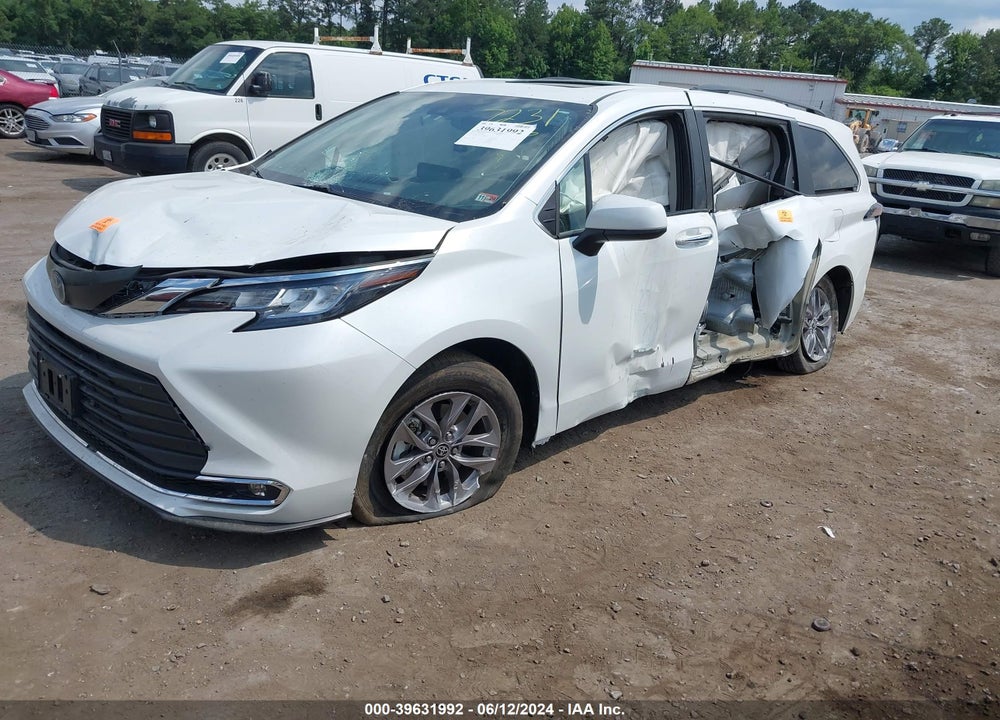 2022 TOYOTA SIENNA XLE VIN: 5TDYRKEC1NS133541