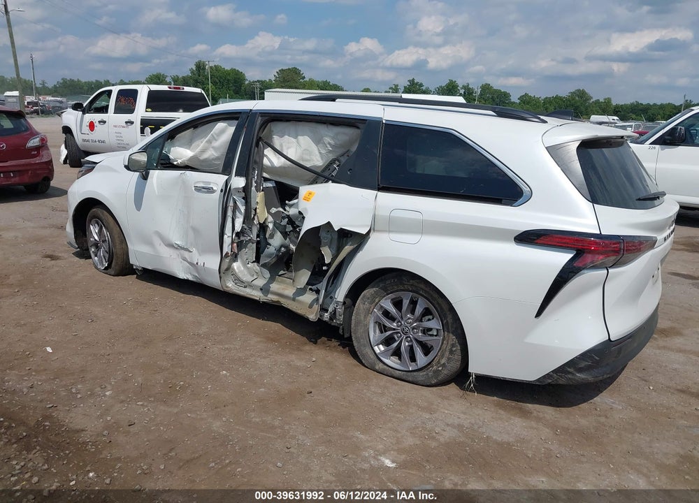 2022 TOYOTA SIENNA XLE VIN: 5TDYRKEC1NS133541