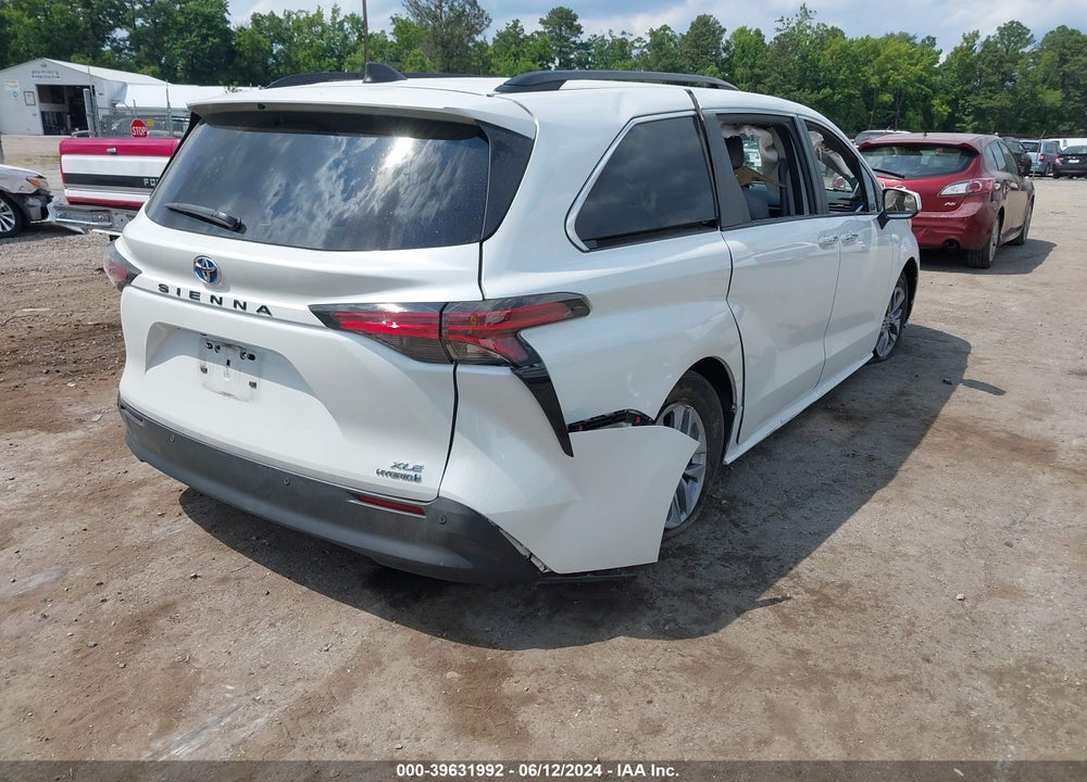 2022 TOYOTA SIENNA XLE VIN: 5TDYRKEC1NS133541