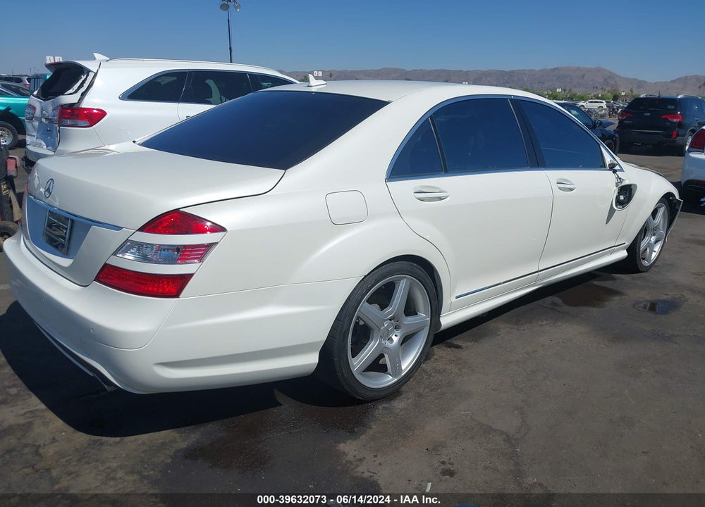 2009 MERCEDES-BENZ S 550 VIN: WDDNG71X29A273136