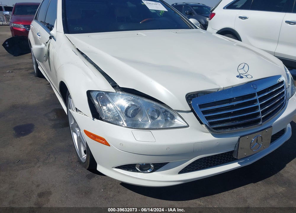 2009 MERCEDES-BENZ S 550 VIN: WDDNG71X29A273136