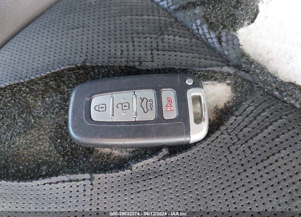 2012 KIA OPTIMA VIN: 5XXGR4A69CG013685