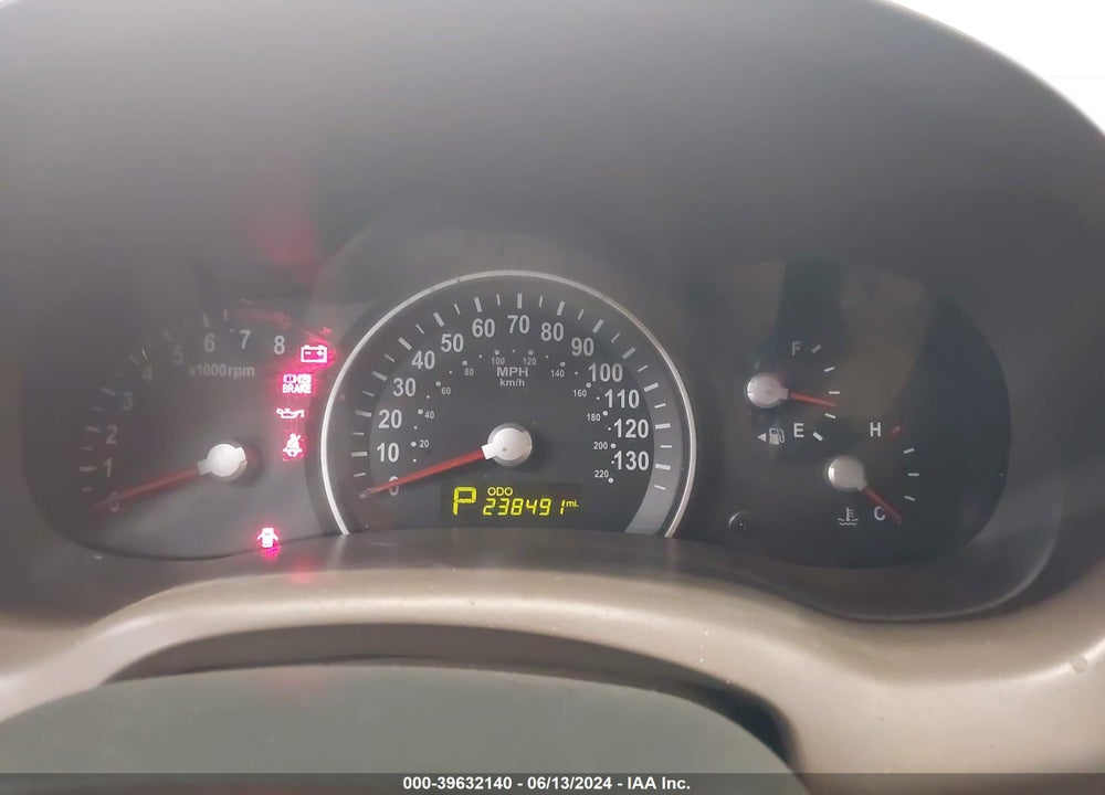 2011 KIA SEDONA LX VIN: KNDMG4C70B6370877