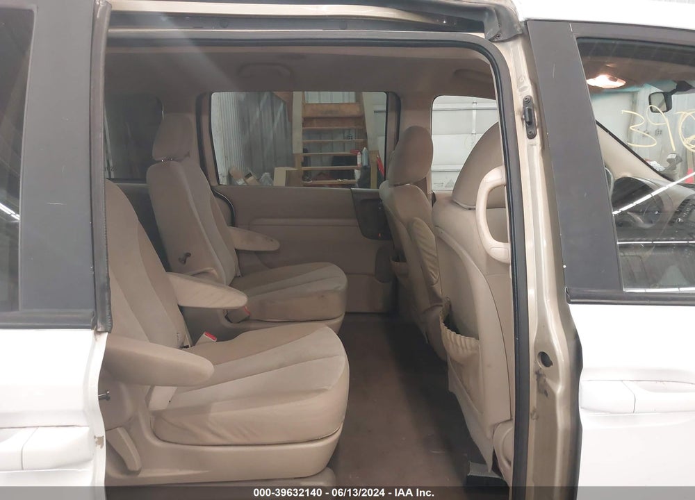 2011 KIA SEDONA LX VIN: KNDMG4C70B6370877