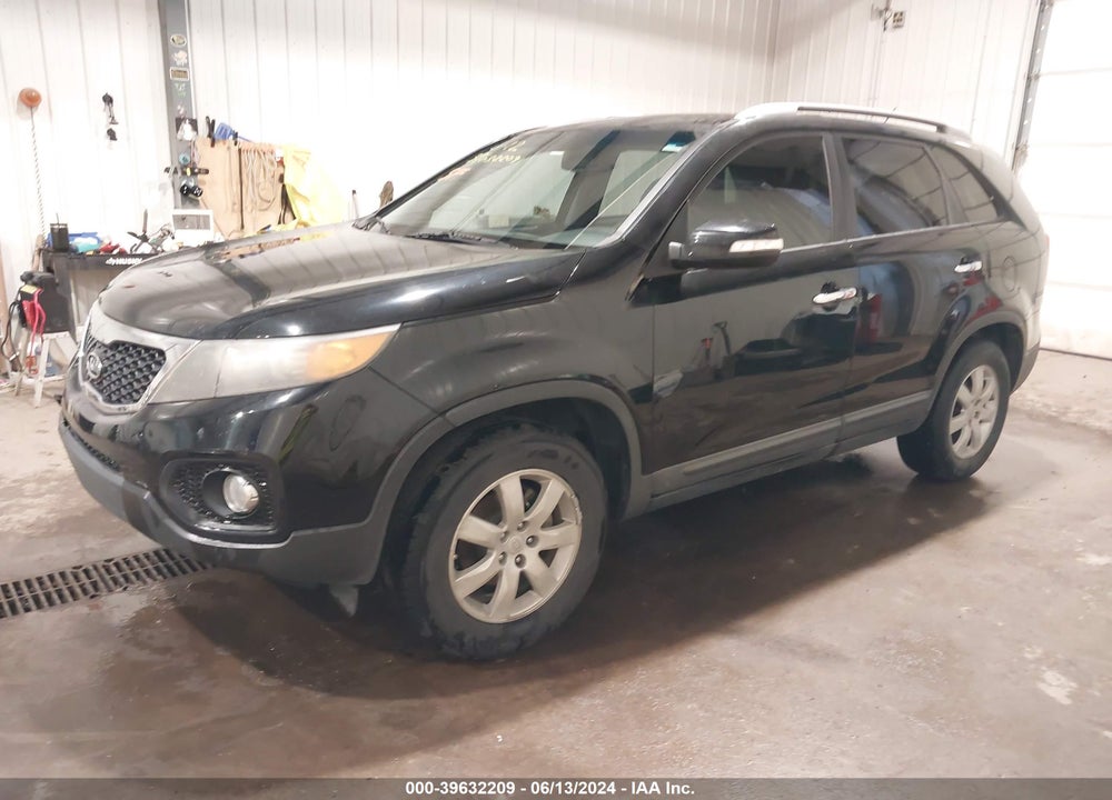 2011 KIA SORENTO LX VIN: 5XYKT3A10BG102873