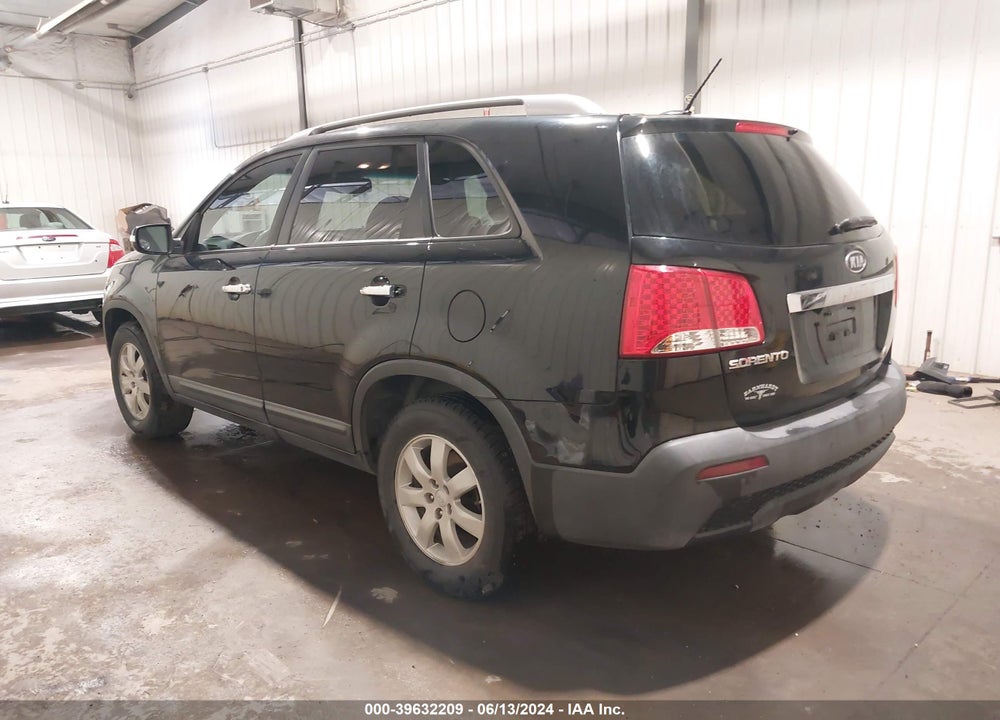 2011 KIA SORENTO LX VIN: 5XYKT3A10BG102873