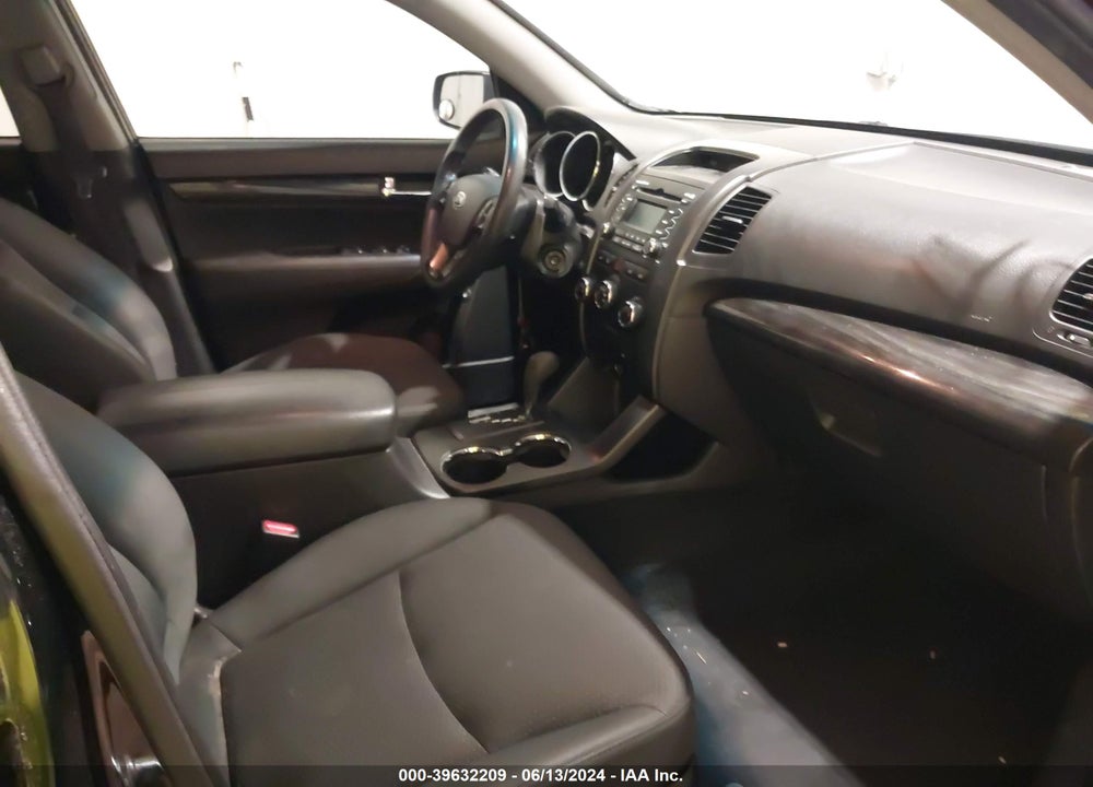 2011 KIA SORENTO LX VIN: 5XYKT3A10BG102873