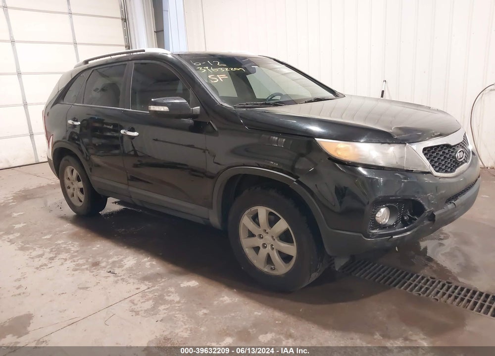 2011 KIA SORENTO LX VIN: 5XYKT3A10BG102873