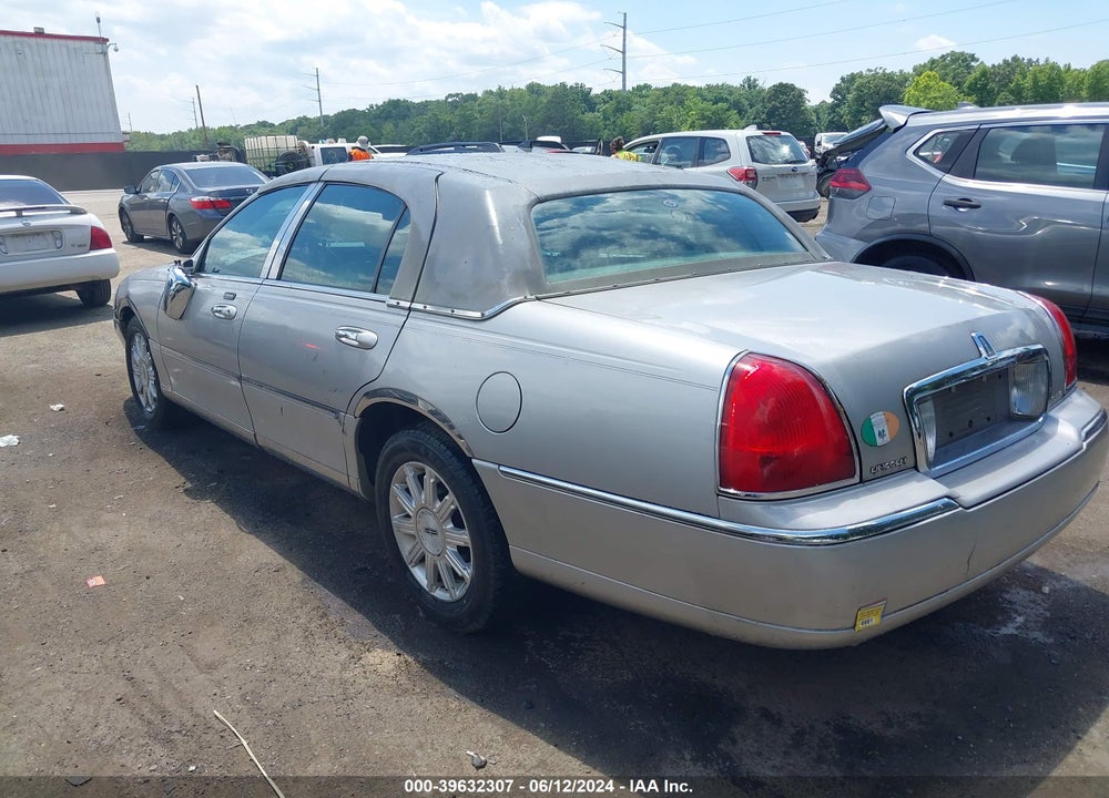 2007 LINCOLN TOWN CAR SIGNATURE LIMITED VIN: 1LNHM82W27Y604695