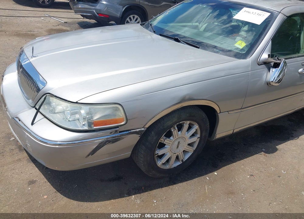 2007 LINCOLN TOWN CAR SIGNATURE LIMITED VIN: 1LNHM82W27Y604695