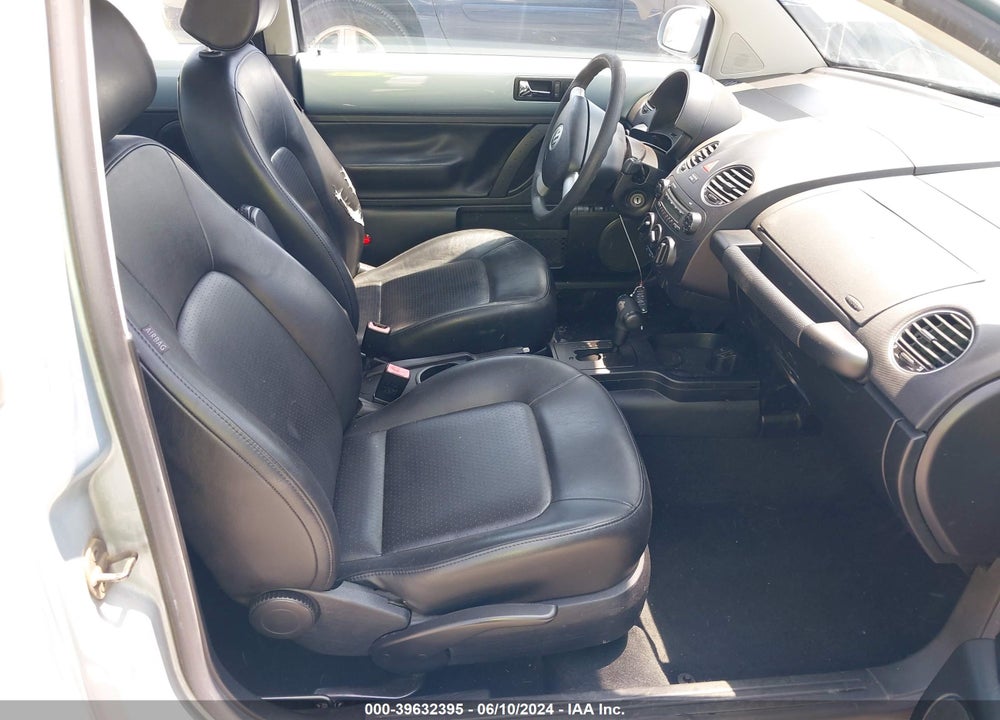 2010 VOLKSWAGEN NEW BEETLE 2.5L VIN: 3VWPG3AG3AM017006