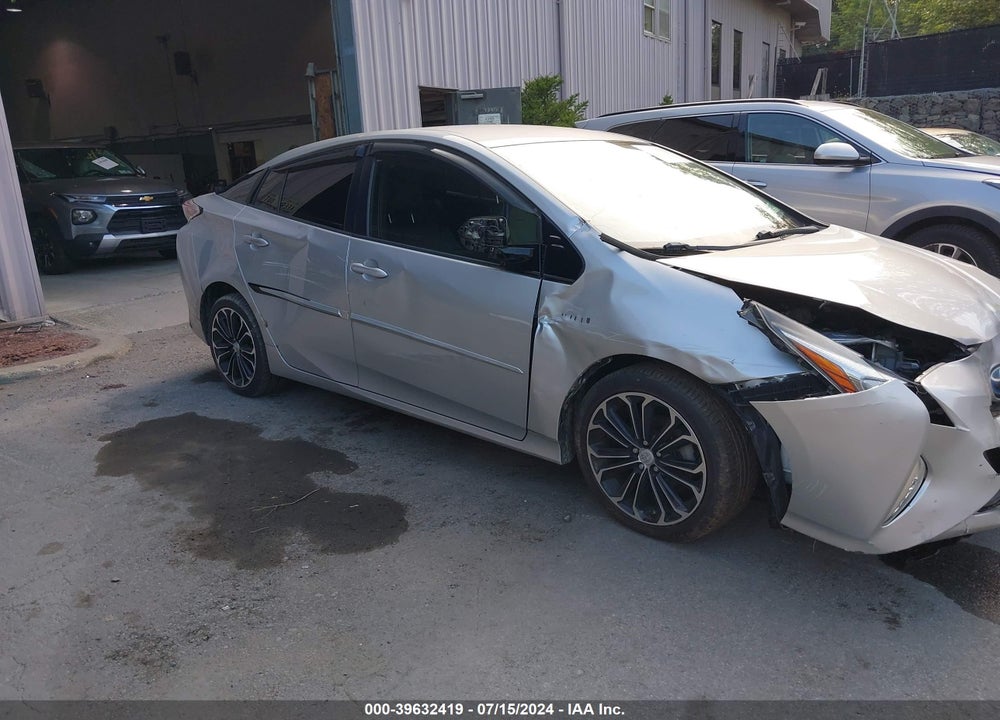 2017 TOYOTA PRIUS THREE TOURING VIN: JTDKARFUXH3034140