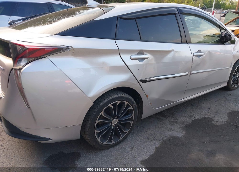 2017 TOYOTA PRIUS THREE TOURING VIN: JTDKARFUXH3034140