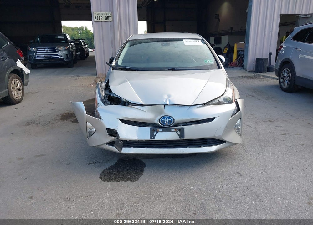 2017 TOYOTA PRIUS THREE TOURING VIN: JTDKARFUXH3034140