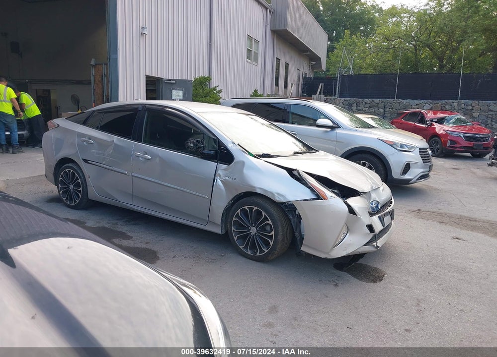 2017 TOYOTA PRIUS THREE TOURING VIN: JTDKARFUXH3034140