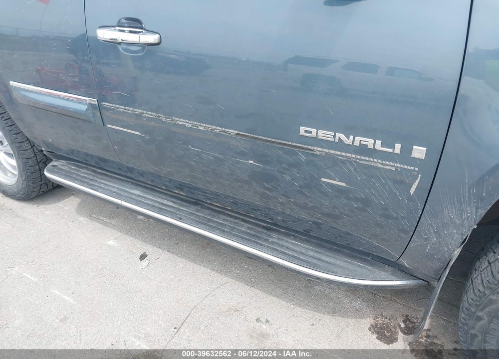 2008 GMC YUKON DENALI VIN: 1GKFK63898J148568