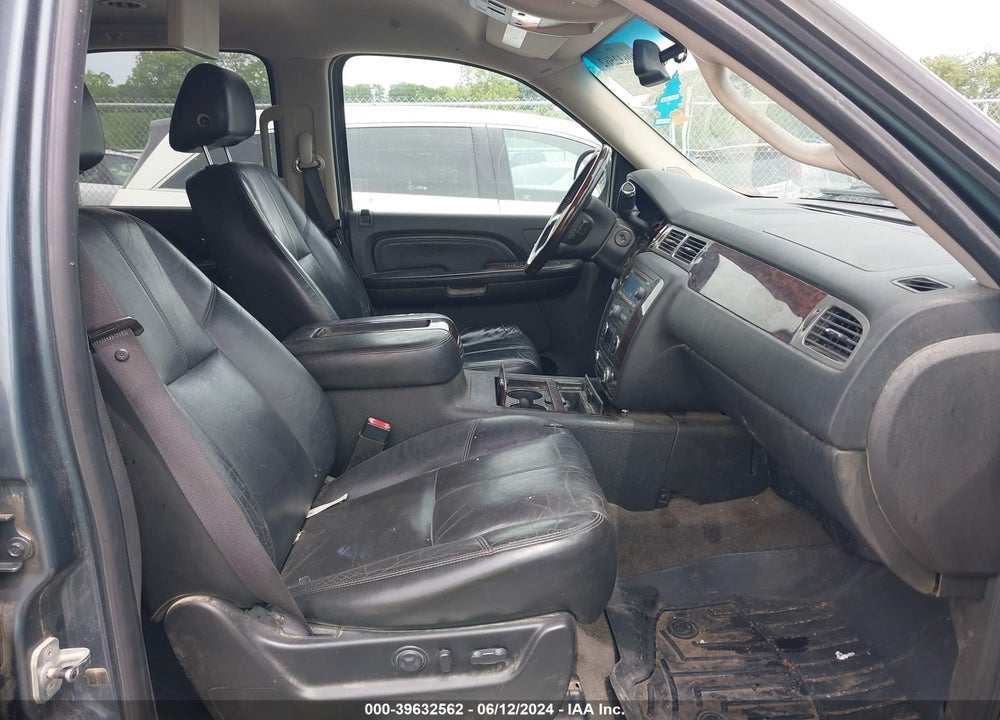 2008 GMC YUKON DENALI VIN: 1GKFK63898J148568