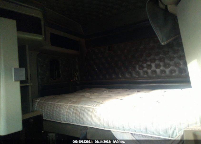 1996 KENWORTH CONSTRUCTION T600 VIN: 1XKADR9XXTR730712