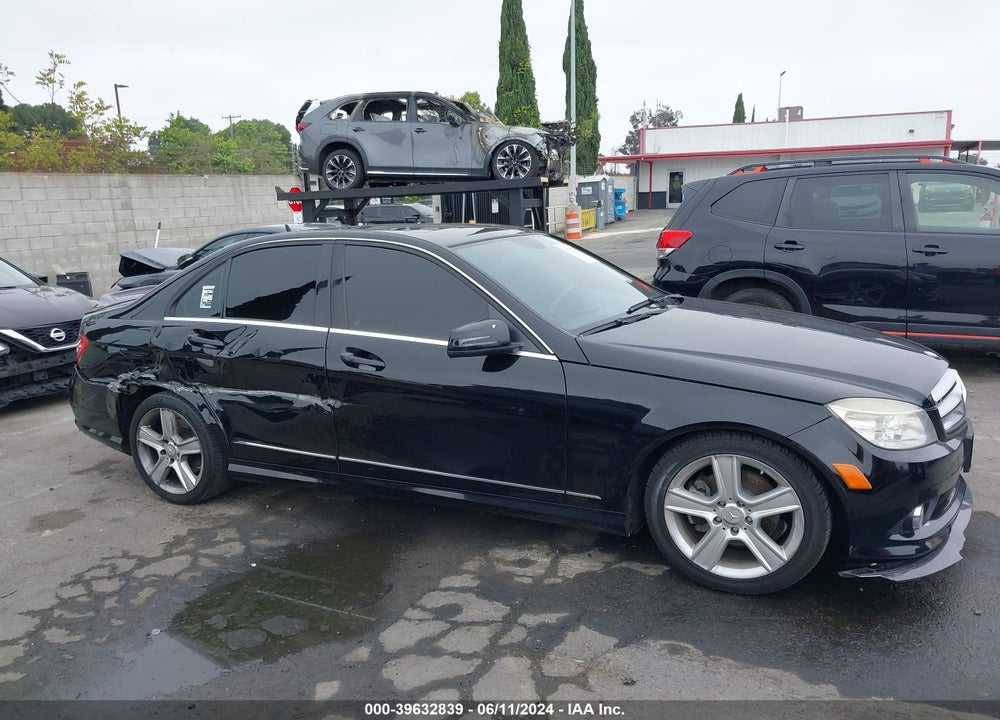 2010 MERCEDES-BENZ C 300 LUXURY/SPORT VIN: WDDGF5EB9AR121553