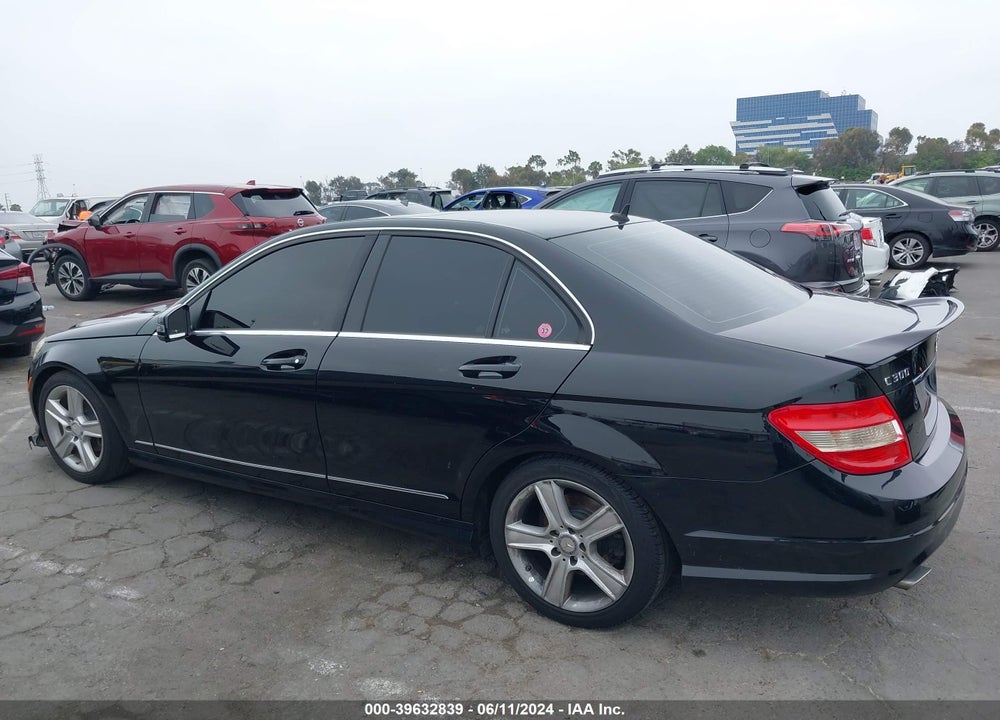2010 MERCEDES-BENZ C 300 LUXURY/SPORT VIN: WDDGF5EB9AR121553