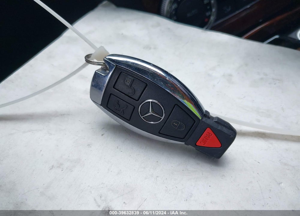 2010 MERCEDES-BENZ C 300 LUXURY/SPORT VIN: WDDGF5EB9AR121553