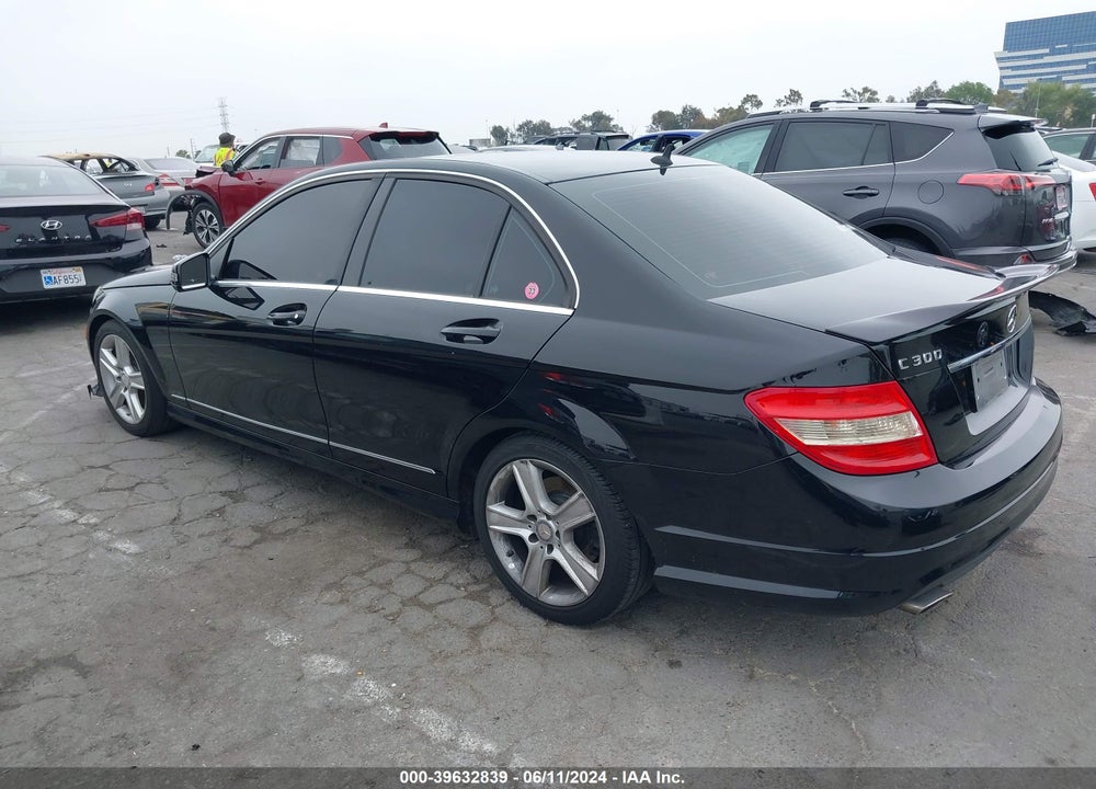 2010 MERCEDES-BENZ C 300 LUXURY/SPORT VIN: WDDGF5EB9AR121553