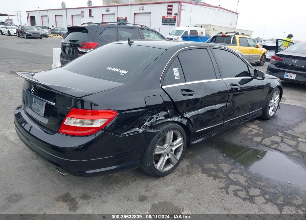 2010 MERCEDES-BENZ C 300 LUXURY/SPORT VIN: WDDGF5EB9AR121553
